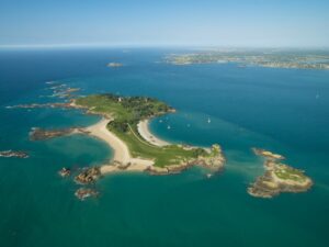 Les Ebihens proche du Buveur De Lune restaurant ambiance  bord de mer St Jacut de la Mer pour une balade digestive ou avant de manger au Buveur de Lune
